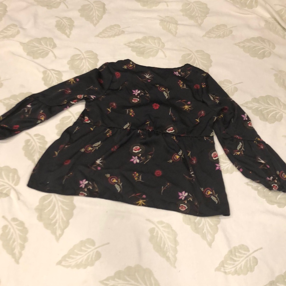 🌻 Old Navy black floral peasant blouse - Picture 9 of 10